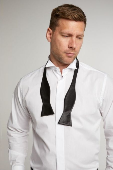 Tailored Fit White Wing Collar Plain Dress Shirt